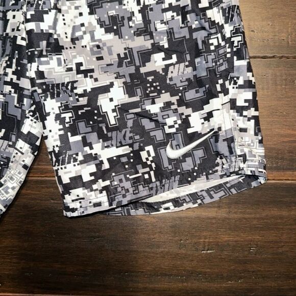 Nike Boys Swim Trunks - Picture 2 of 4